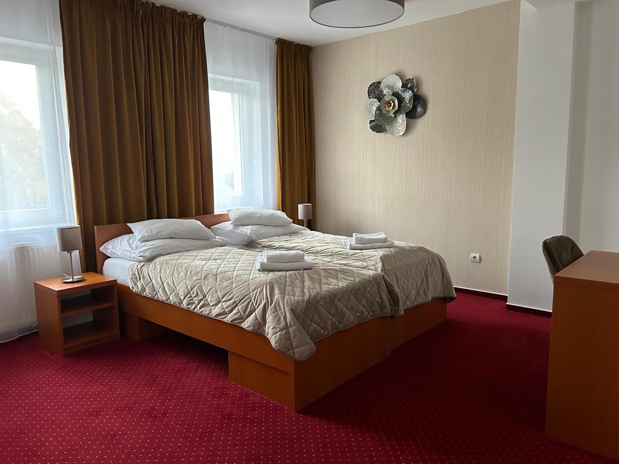 Hotel Evan U Hoffera Topoľčany 외부 사진