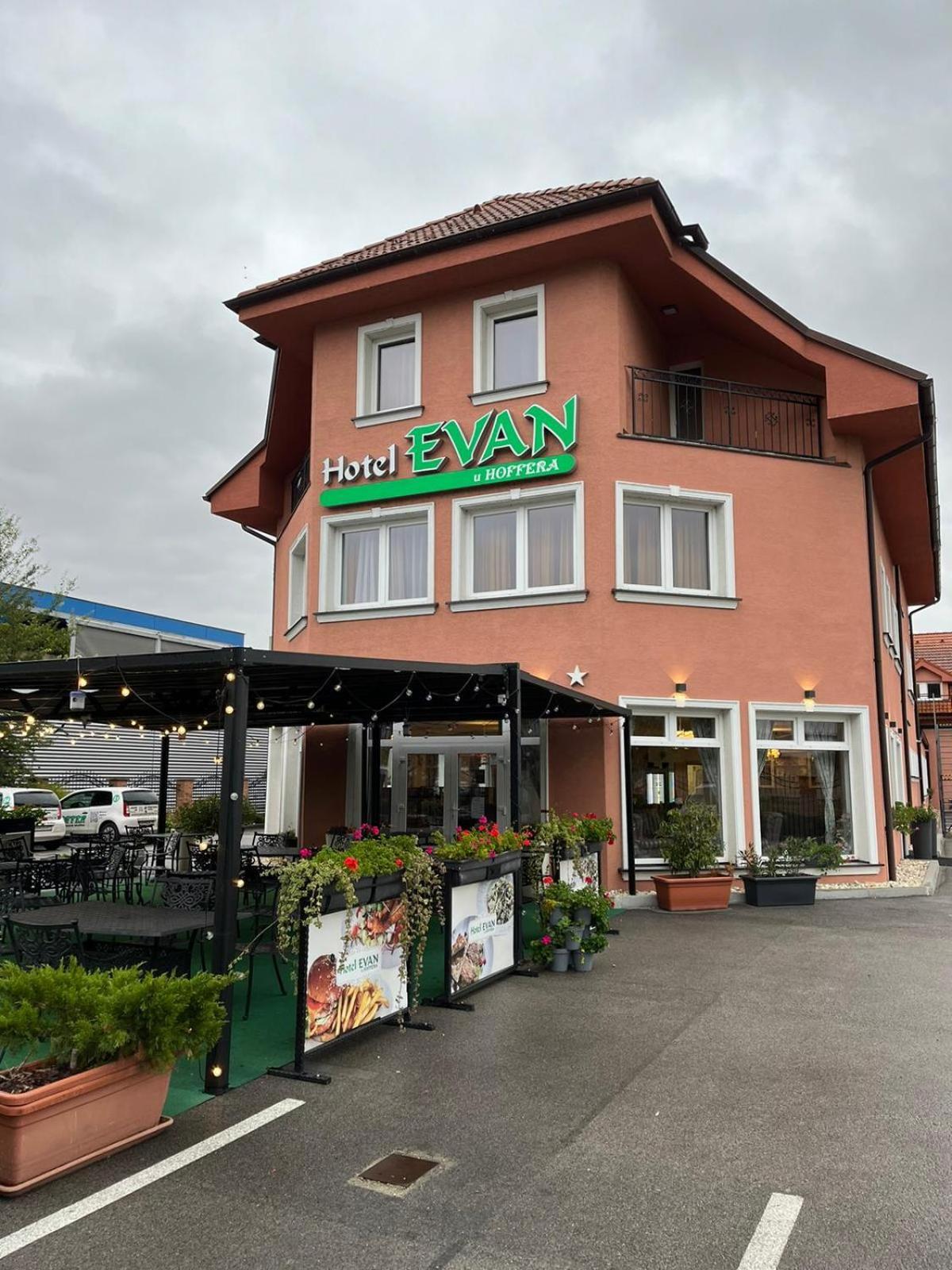 Hotel Evan U Hoffera Topoľčany 외부 사진