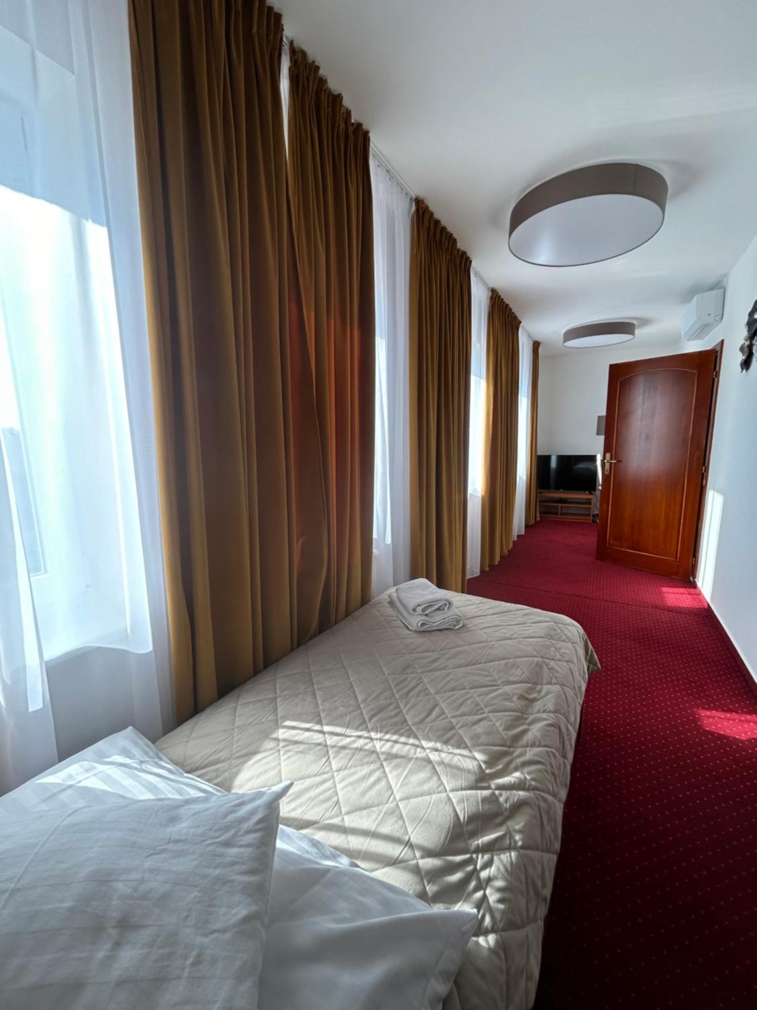 Hotel Evan U Hoffera Topoľčany 외부 사진