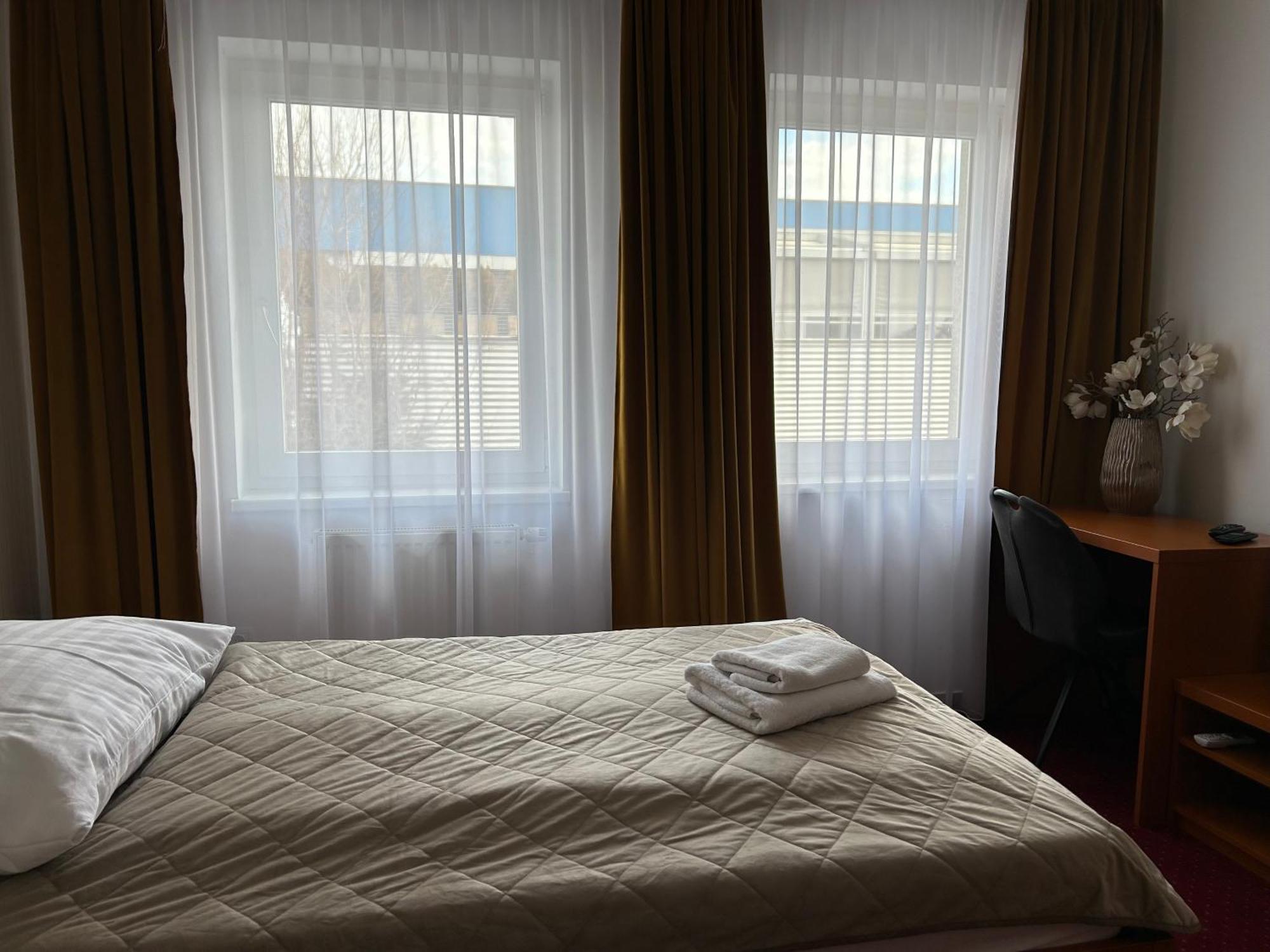 Hotel Evan U Hoffera Topoľčany 외부 사진