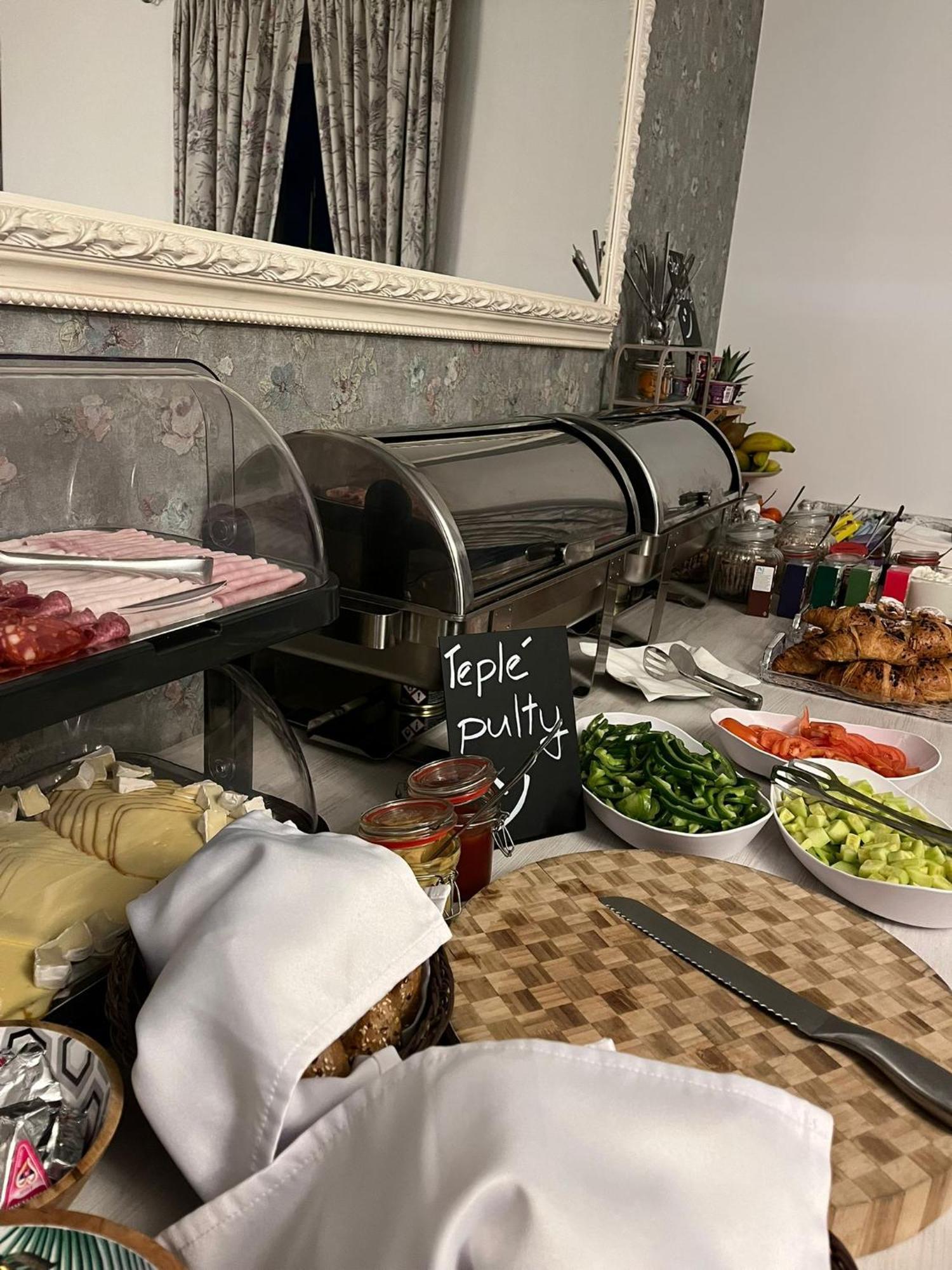 Hotel Evan U Hoffera Topoľčany 외부 사진